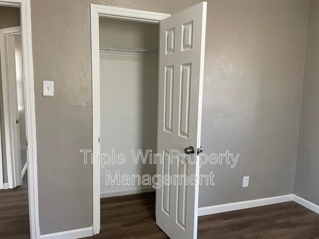 Building Photo - 10261 Imperial Dr