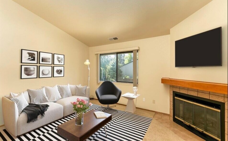 Building Photo - 786 Dorothy Way