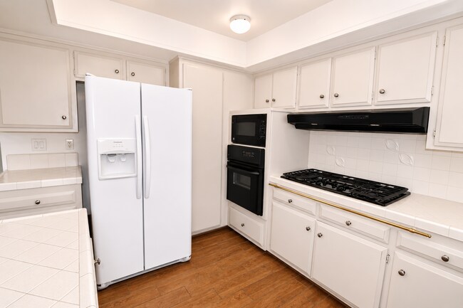 Building Photo - Spacious Corner Lot Home in Desirable Ventura Neighborhood!