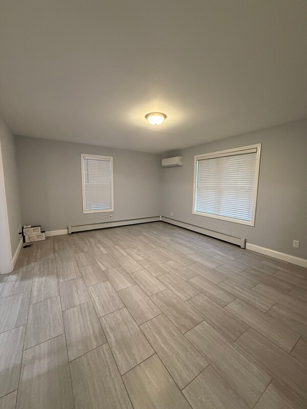 Building Photo - 8-10 Kensington Ave