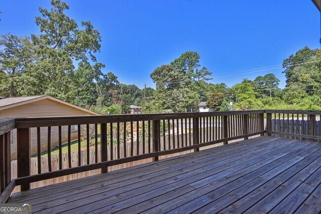 Building Photo - 232 Cashes Dr