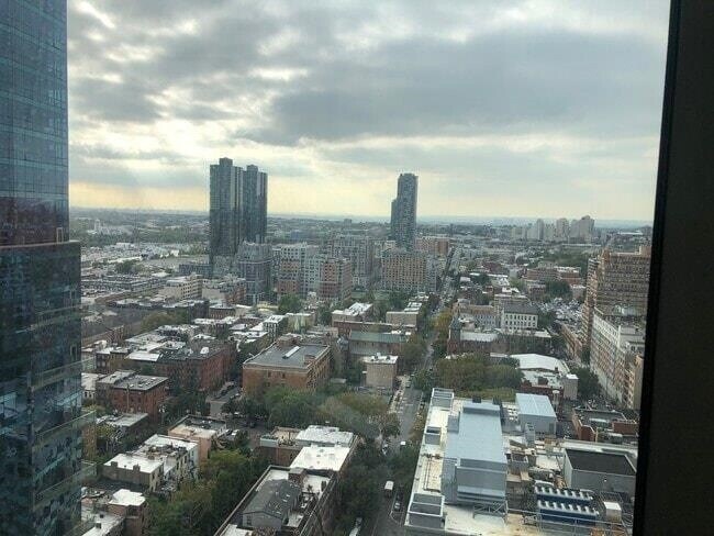 Building Photo - 99 Hudson St