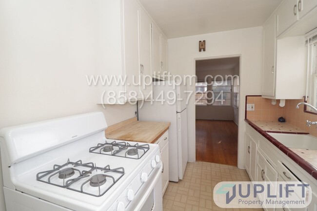 Building Photo - $500 off MOVE IN NOW! University Heights h...
