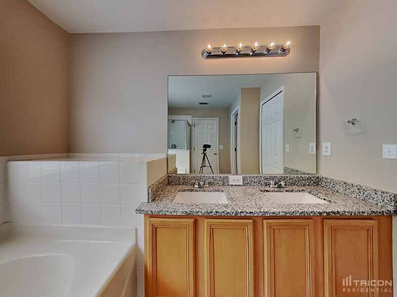 Building Photo - 27209 La Jolla Way