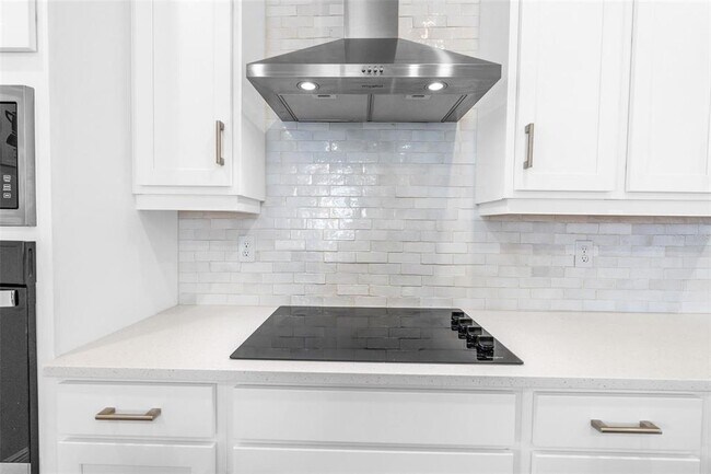 Building Photo - 2019 Sunshine Peak Dr