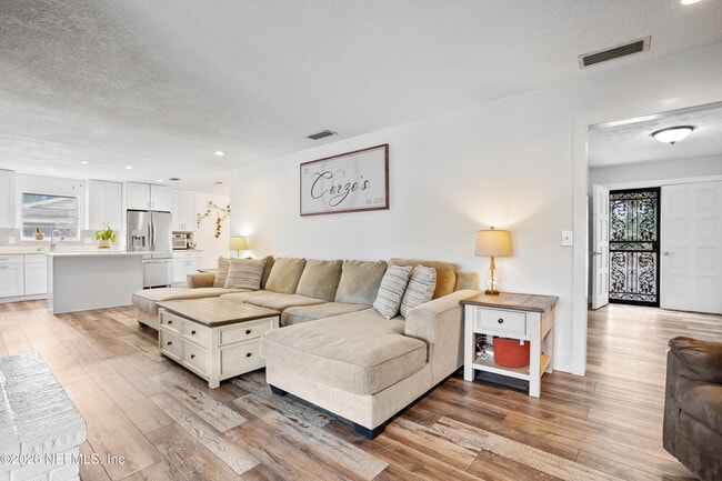 Building Photo - 6717 Lenczyk Dr