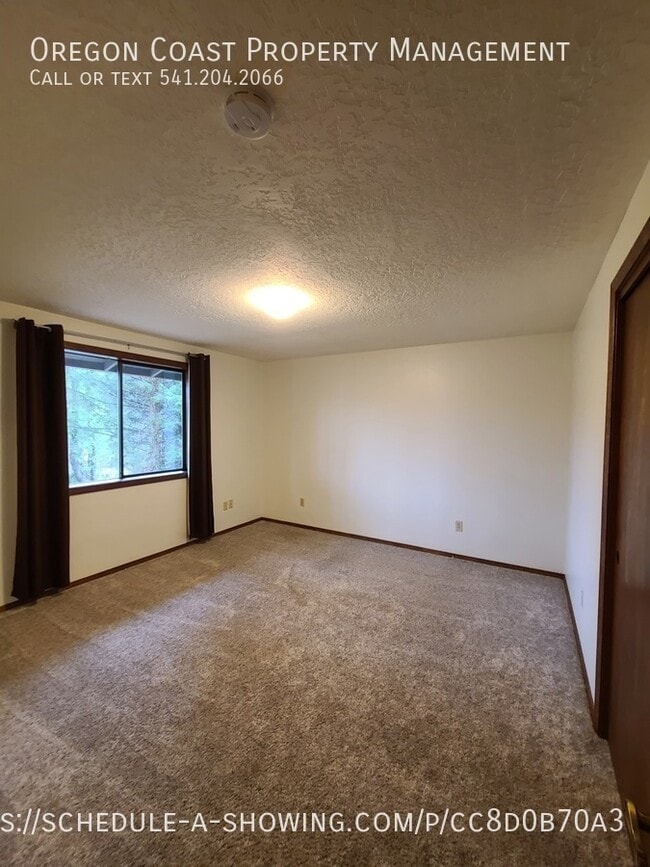 Building Photo - 835 Manzanita Ave