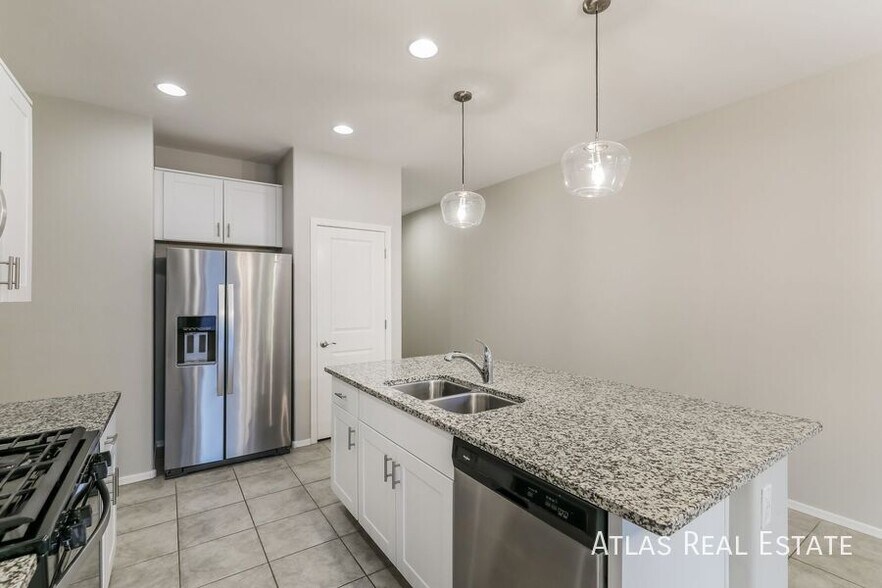 Building Photo - 10695 W Dickerson Dr