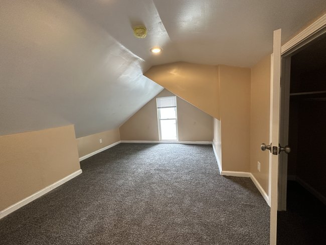 Second Floor Large Bedroom 1-1 - 697 Allyn St