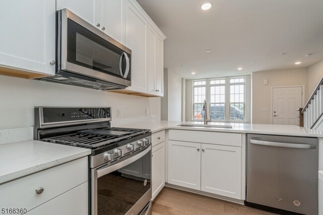 Building Photo - 43 S Davenport St