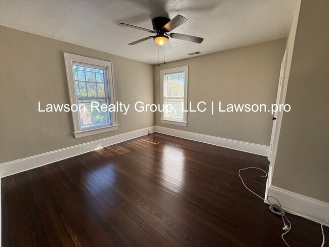 Building Photo - Updated Four Bedroom Home Close to Downtow...