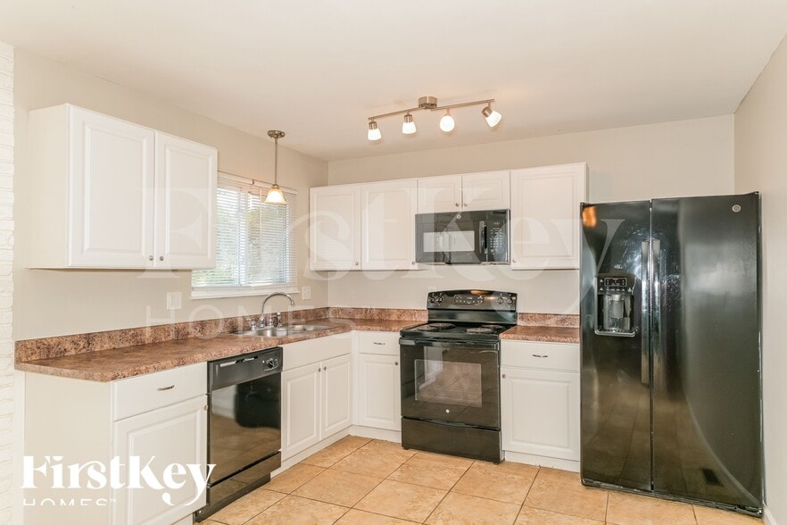 Building Photo - 706 Boca Chica Dr