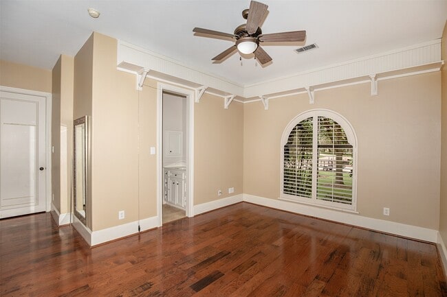 Building Photo - 611 Park Ln