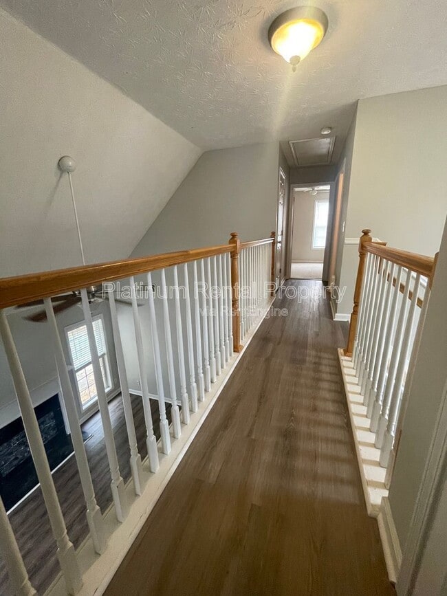 Building Photo - 475 Ellesmere Way