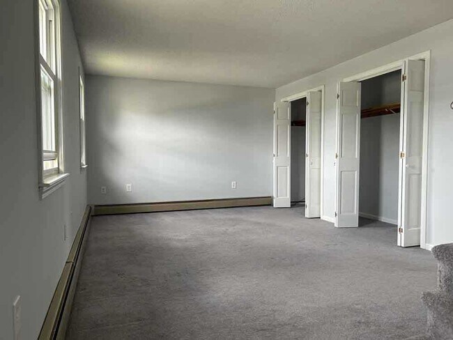 Building Photo - 405 Cilley Rd