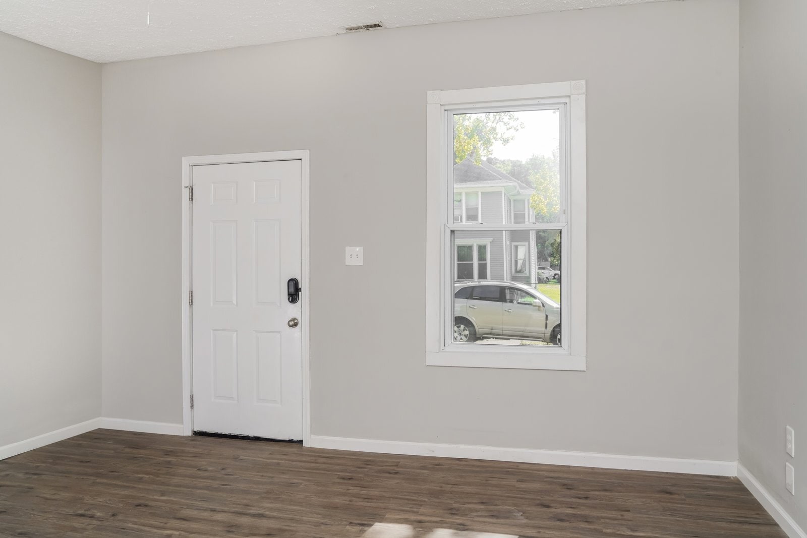 Building Photo - 630 W 8th St