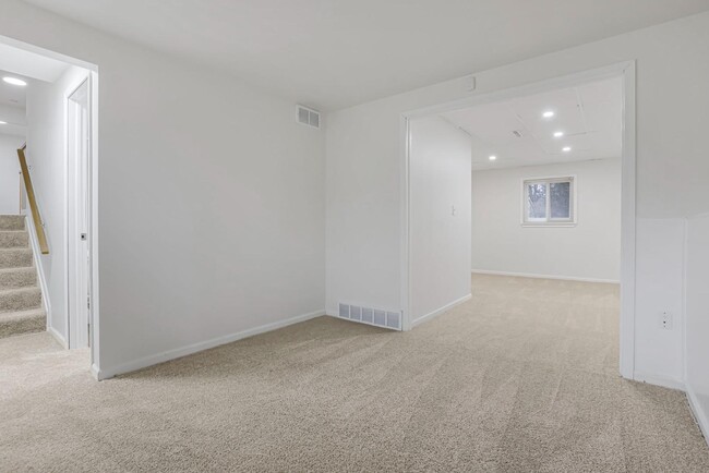 Building Photo - 6400 Firethorn Ave