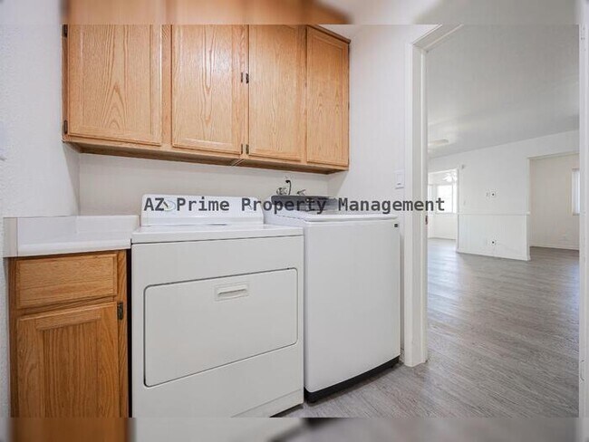 Building Photo - 428 E Fremont Dr