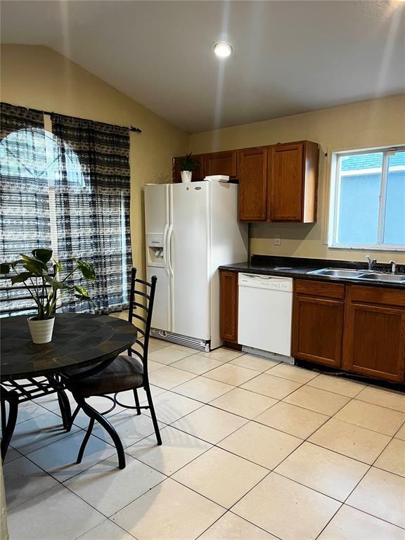 Building Photo - 12910 Lake Vista Dr