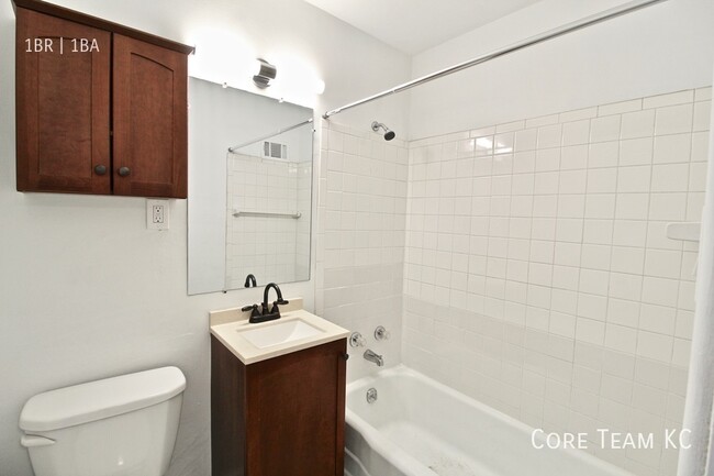 Building Photo - Newly Remodeled 1 Bedrooms at The Roanoke ...