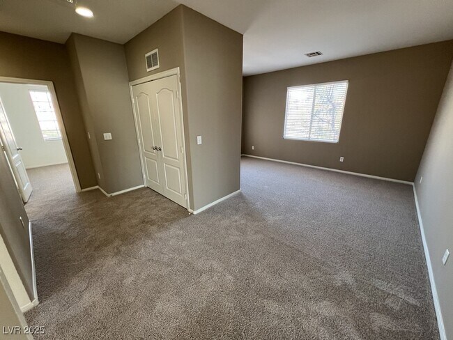Building Photo - 733 Easter Lily Pl