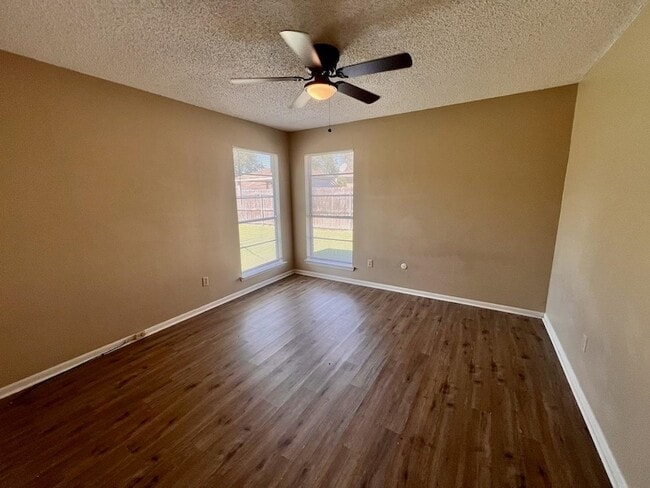 Building Photo - 1650 Shirley Cir
