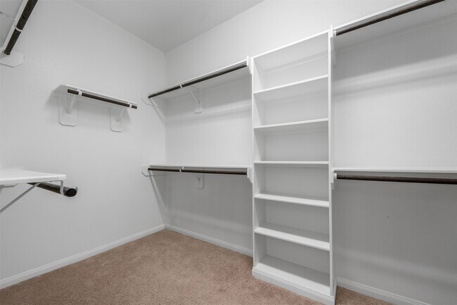 Building Photo - 3506 Lake Bella Megan Dr