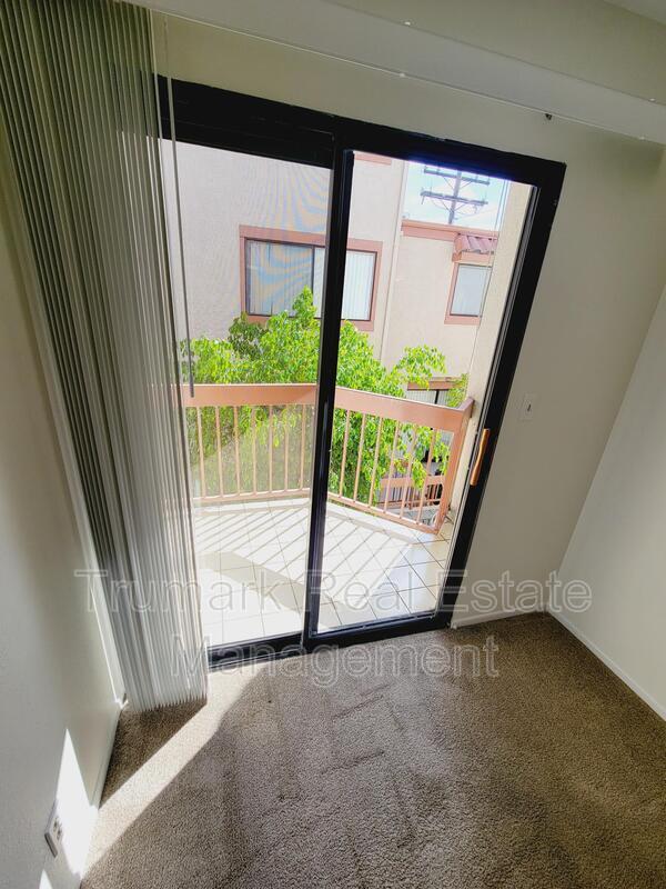 Building Photo - 416 W Milford St