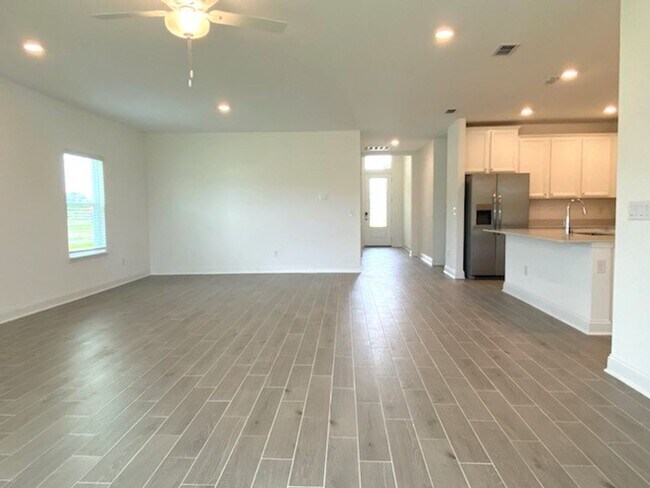 Building Photo - Beautiful 4 Bedroom Home in Wexford Reserve!