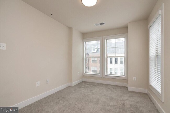 Building Photo - 316 Hendrix Ave