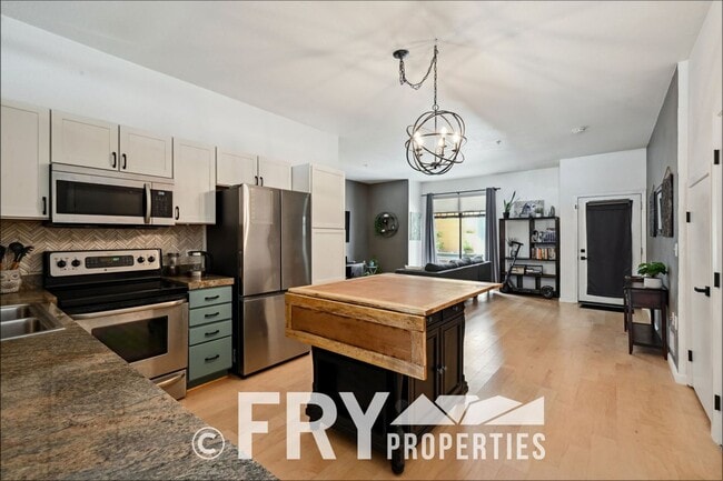 Building Photo - Spacious 1 bedroom Main Floor Condo in RiNo