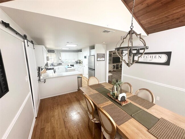 Building Photo - 1127 Penion Dr