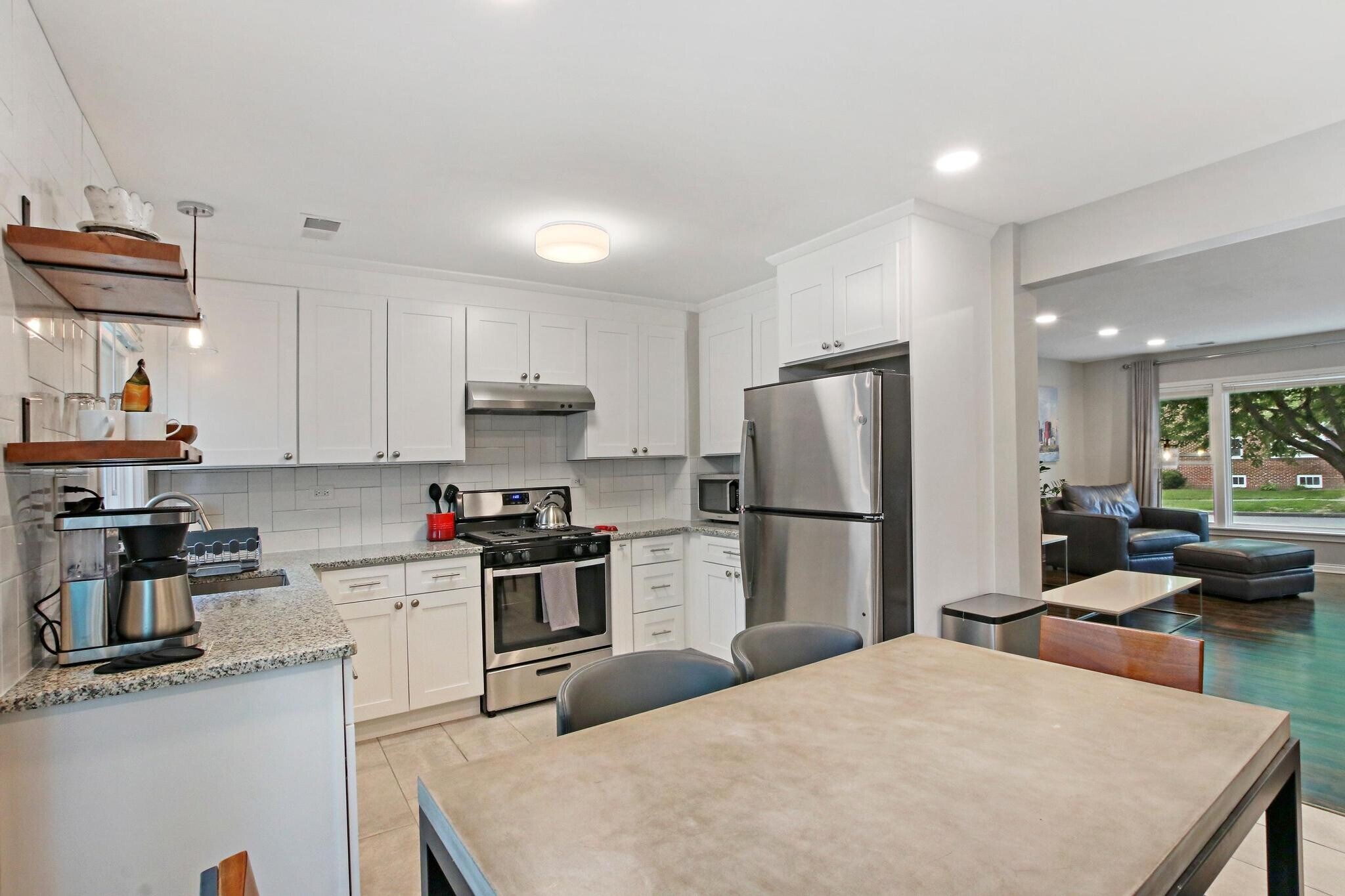 Building Photo - 500 W Pacific Ave