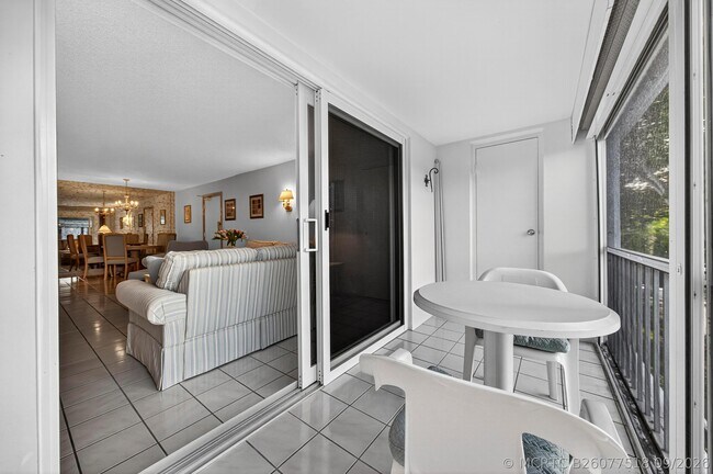 Building Photo - 6417 Bay Club Dr