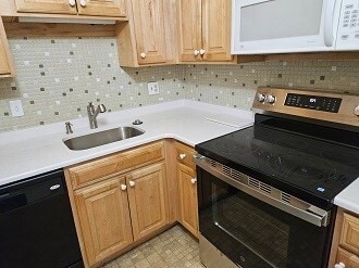 Building Photo - 164 Galen St