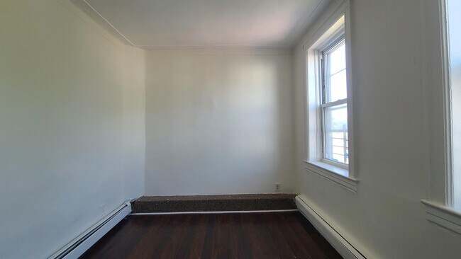 Building Photo - 925 West Side Ave