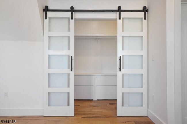 Building Photo - 51 New St