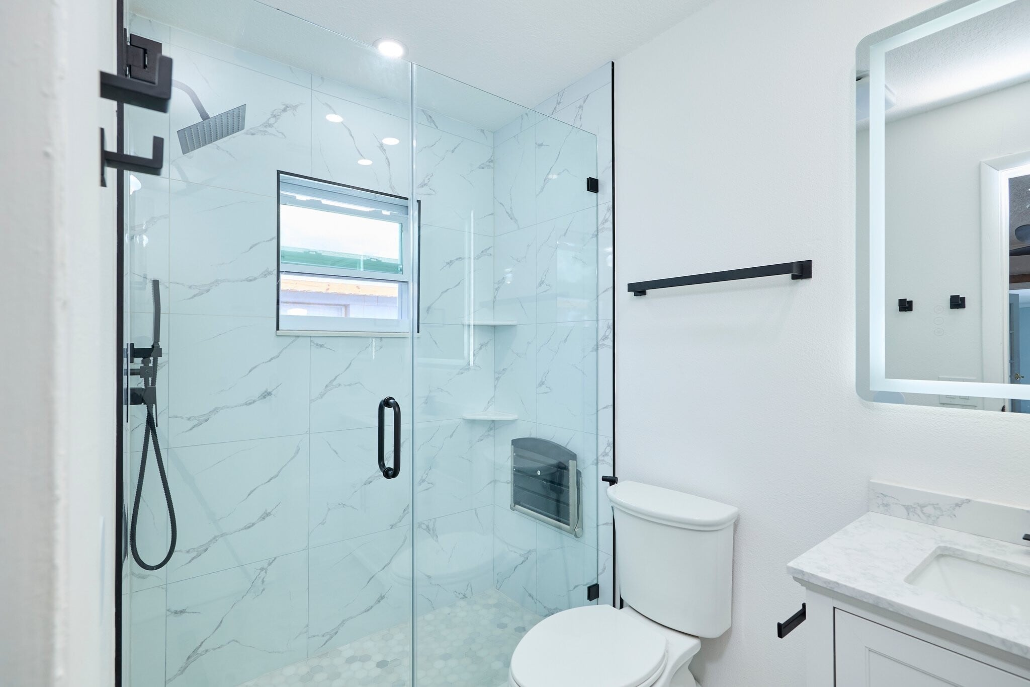 Building Photo - 6804 N Hubert Ave