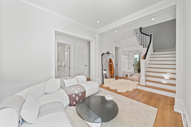 Building Photo - 5525 Jimmy Buffett Mem Hwy