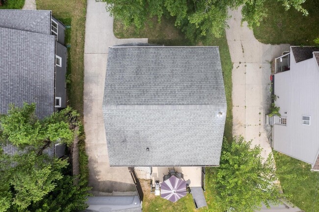 Building Photo - 578 E Mahan Ave