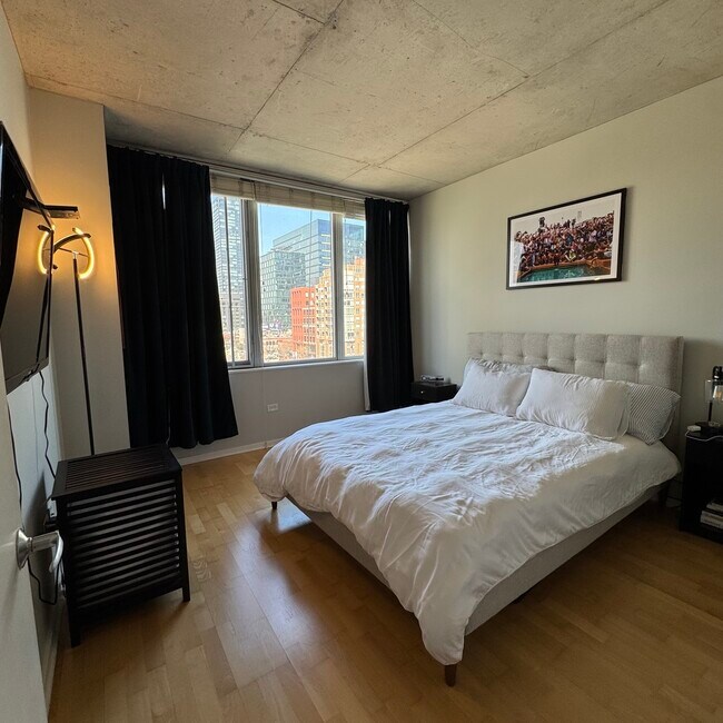 Building Photo - 659 W Randolph St