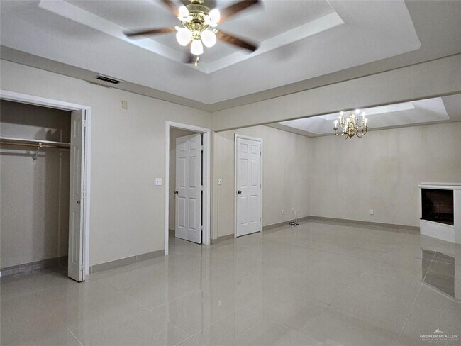 Building Photo - 1415 W Sevilla St