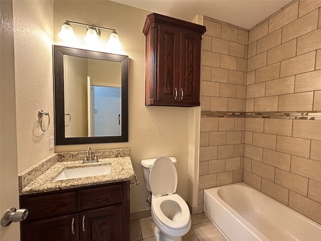 Building Photo - 204 Pearl Ln