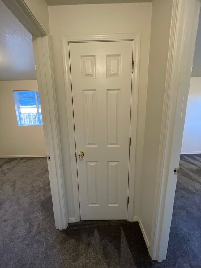 Building Photo - 3 Bedroom / 2 Bathroom Home in SW Redmond