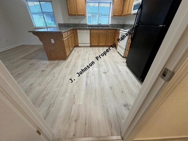 Building Photo - 2bed 2 bth located in Manteca