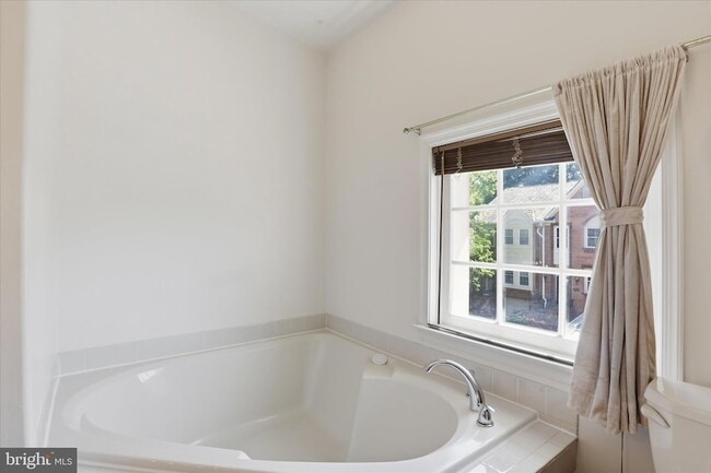 Building Photo - 3946 Valley Ridge Dr