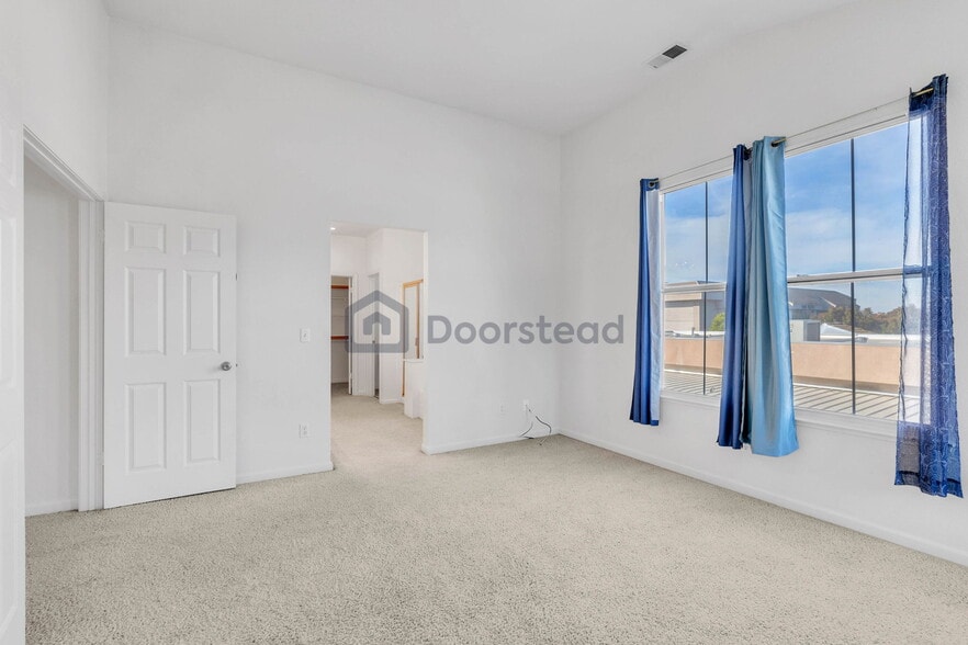 Building Photo - 2955 Vineyard Park Dr