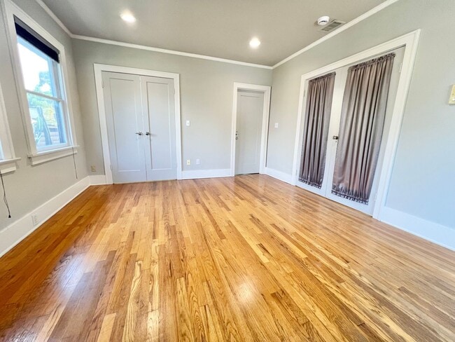 Building Photo - Pristine 3 Bedroom Craftsman House in Belm...