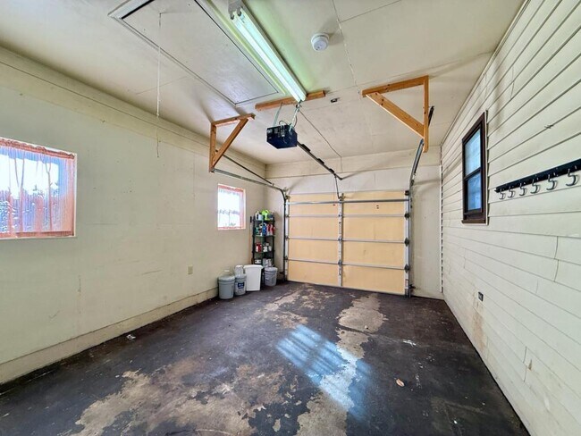 Building Photo - 800 McAbee Dr