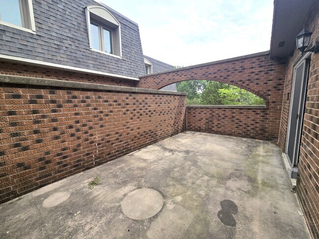 Building Photo - 1111 S Waukegan Rd